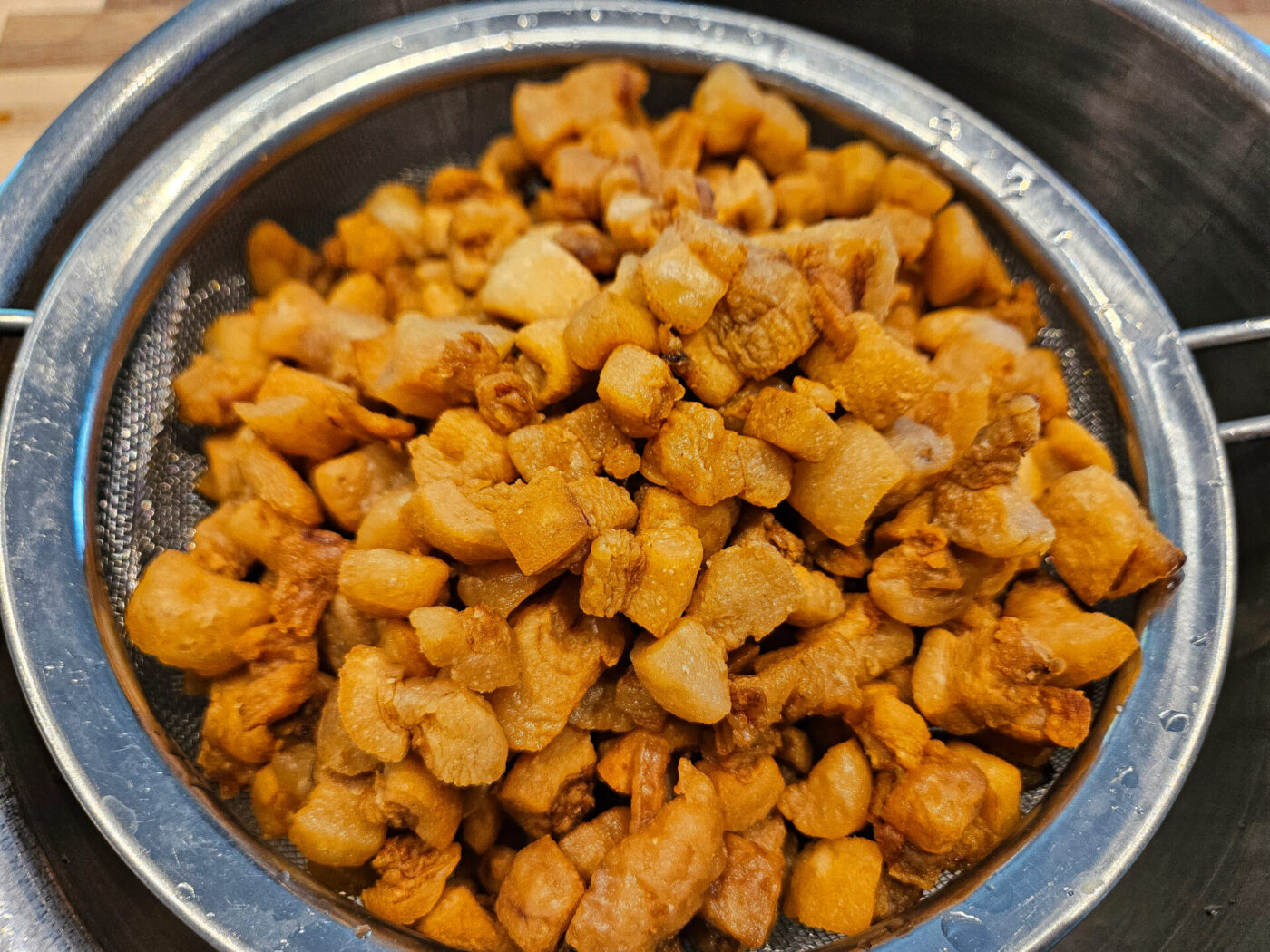 Pork Cracklings (Škvarky) & Lard (Sádlo) Recipe - Drain the Lard