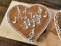 Gingerbread Heart Cookies Gingerbread Heart Cookies - Decorating Gingerbread Heart Cookies