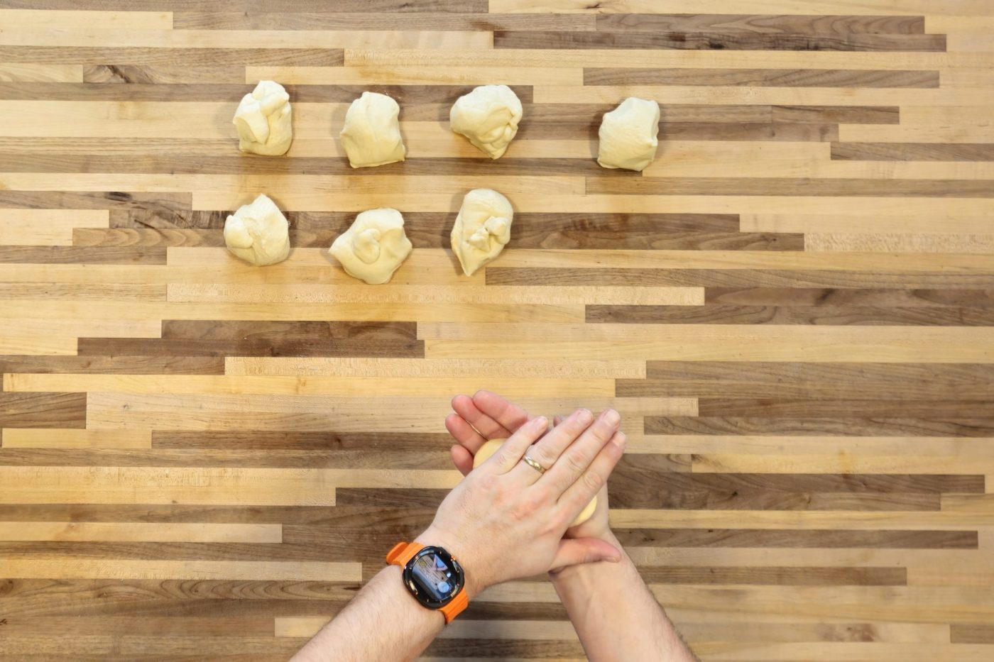 Pletýnka Bun - Pre-shape the Dough into Compact Balls