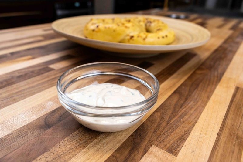 Garlic Dipping Sauce for Pretzels